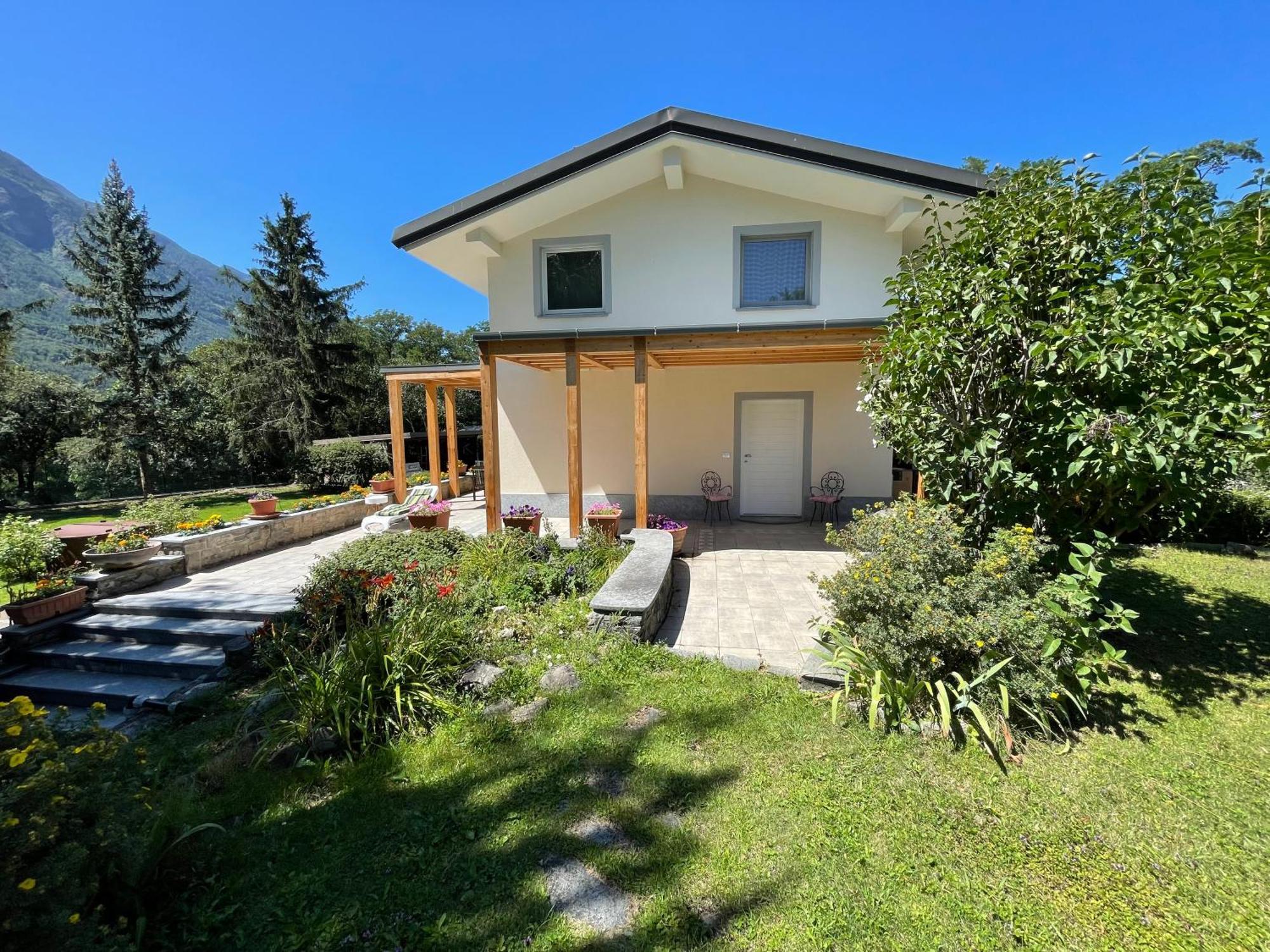 La Casina Di Oscar Ad Ao V Combe Vda Quart 0014 E 00I6 Apartment Exterior photo